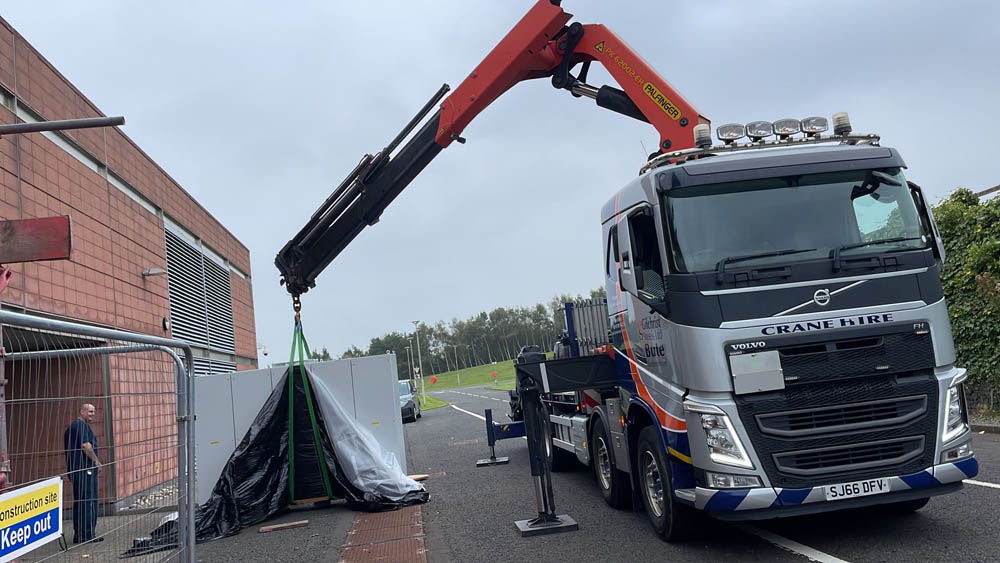 Mini Hiab truck hire in North London for loading and groundworks